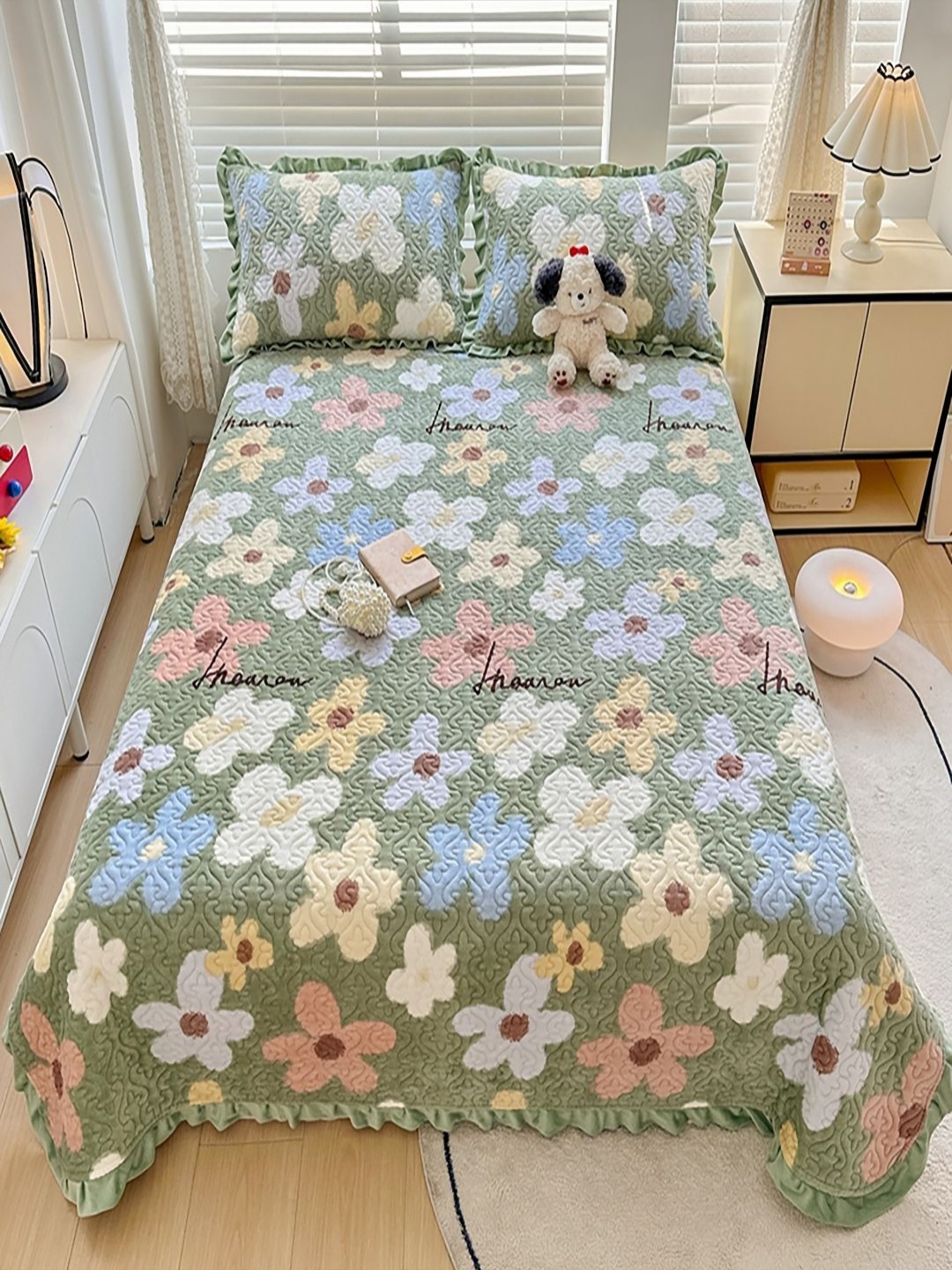 

JC HOME Green & White Printed Cotton Double Queen Bed & Pillow Cover