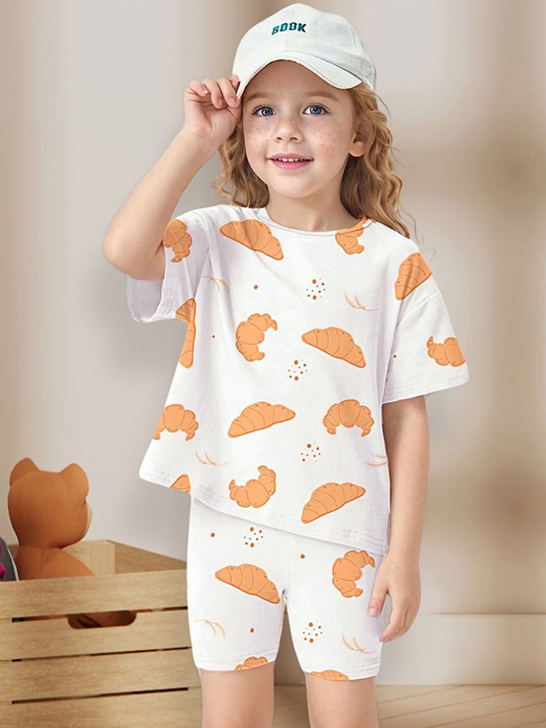 

YK Girls Printed T-shirt with Shorts, White