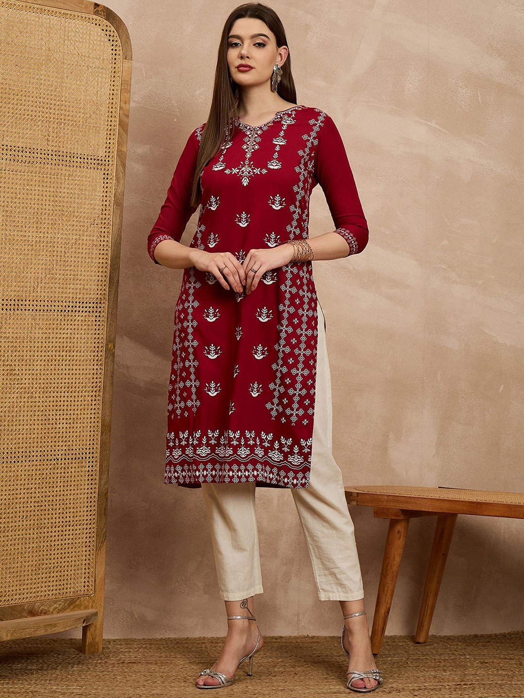 

HERE&NOW Women Keyhole Neck Sequinned Kurta, Maroon