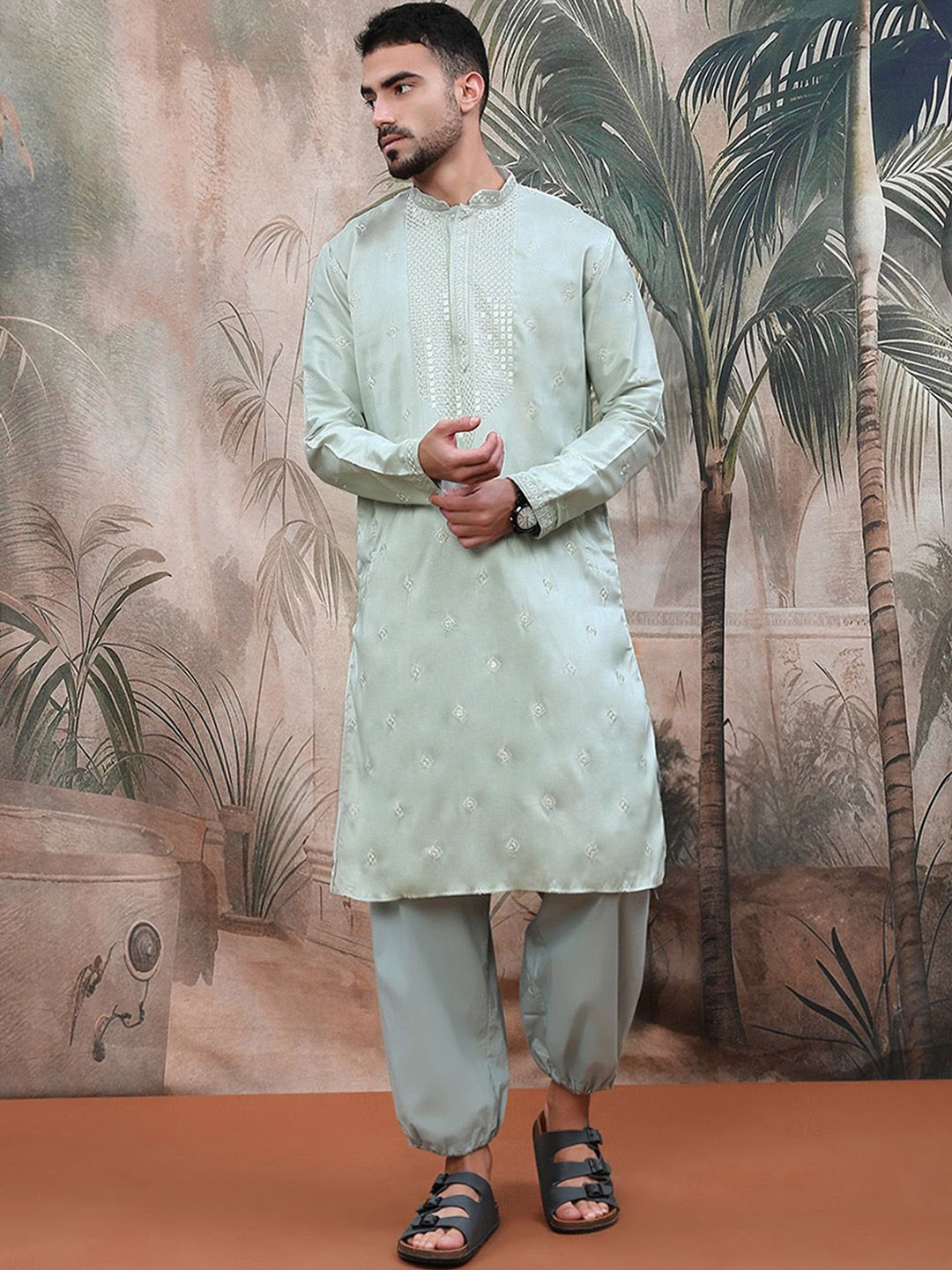 

Sangria Chic V Pattern Chikankari Kurta With Sequin, Green