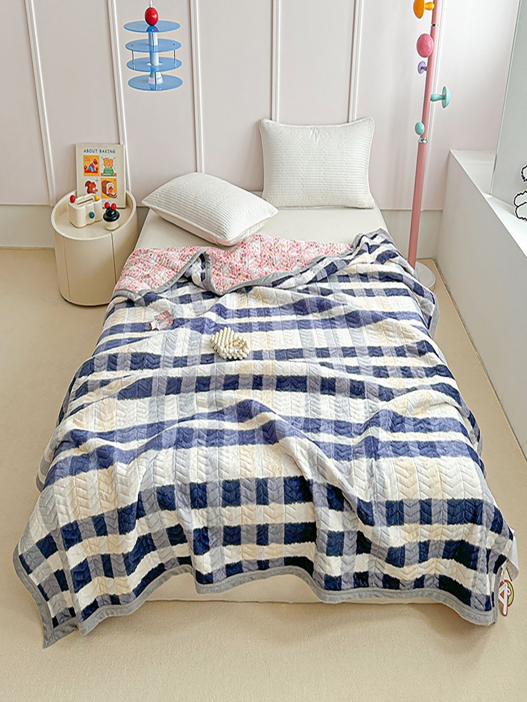 

JC HOME Blue & Cream-Coloured Geometric Mild Winter 400 GSM Double Bed Blanket
