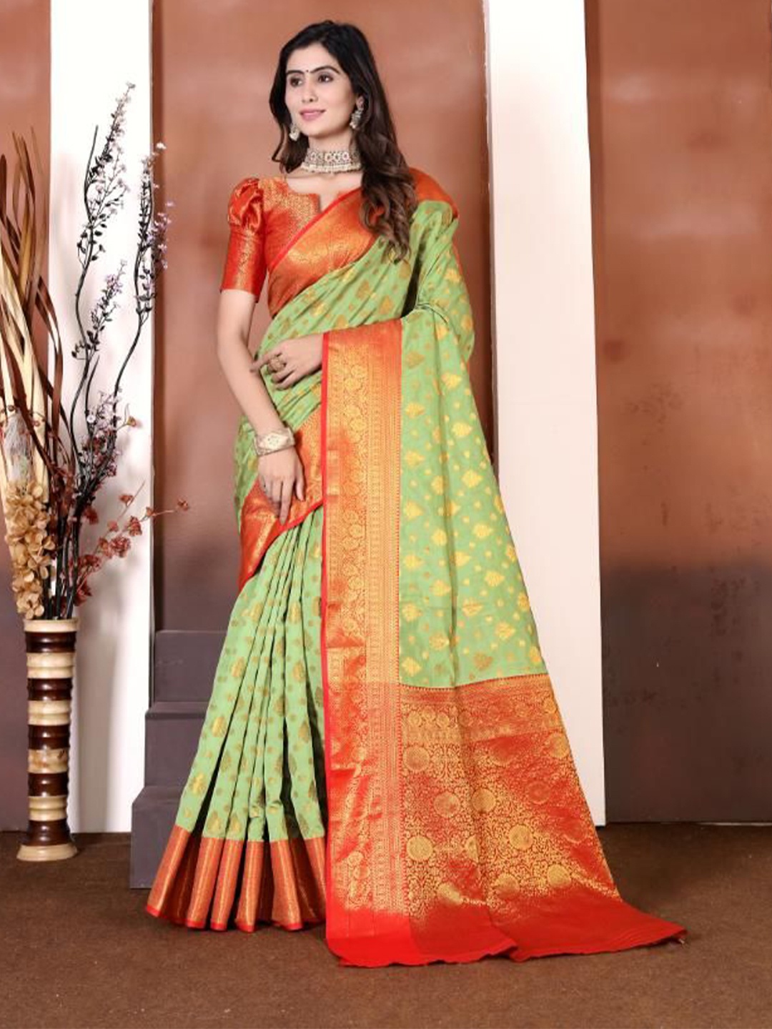 

AKSH FASHION Woven Design Zari Silk Blend Banarasi Saree, Lime green