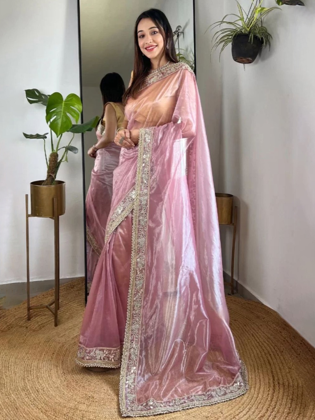 

DIVASTRI Patchwork Tissue Designer Banarasi Saree, Pink