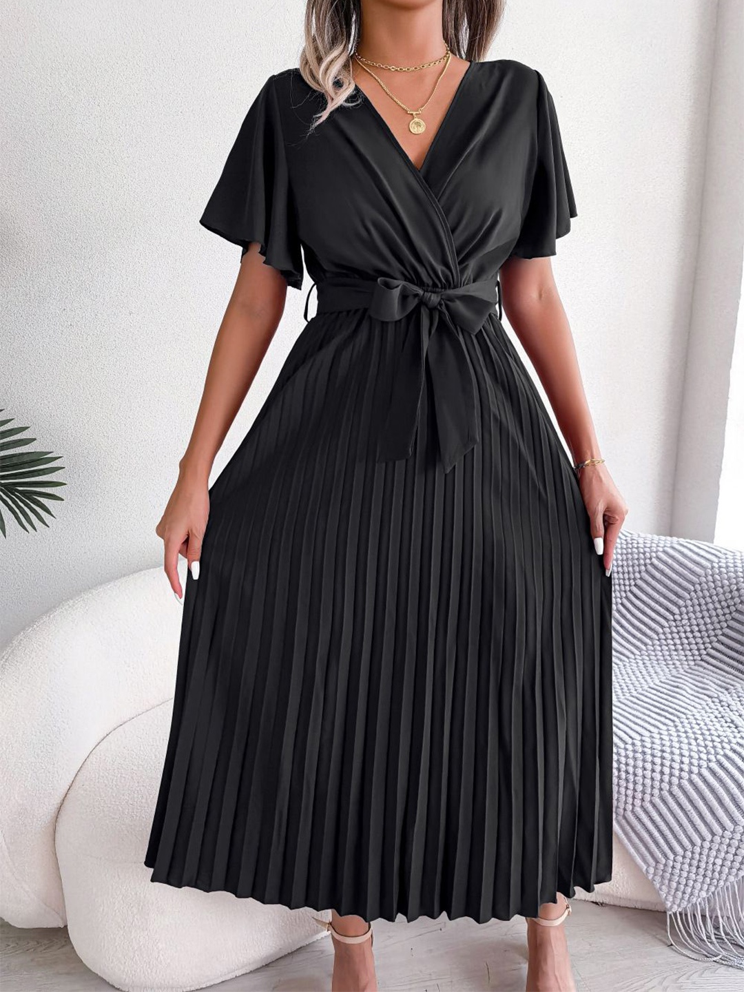 

StyleCast x Revolte Puff Sleeve A-Line Midi Dress, Black