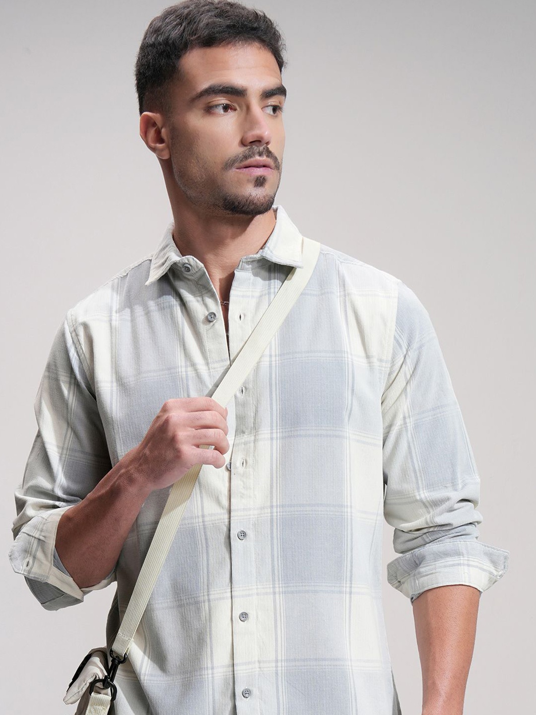 

HIGHLANDER Men Comfort Slim Fit Opaque Checked Casual Shirt, Grey