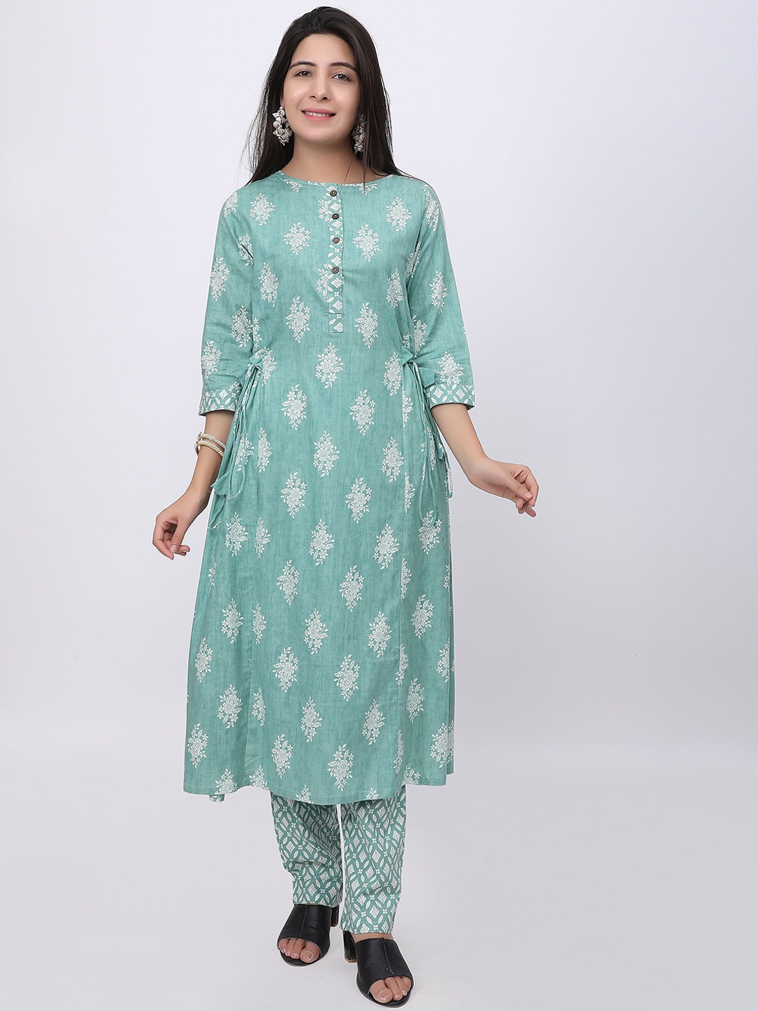 

BABRU Women Floral Colourblocked Regular Pure Cotton Kurti with Trousers, Sea green