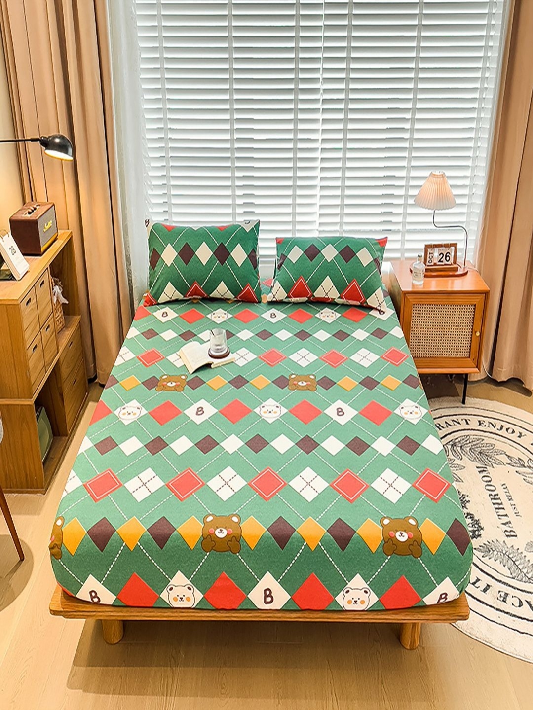 

JC HOME Green & Red Geometric 220 TC King Bedsheet with 2 Pillow Covers