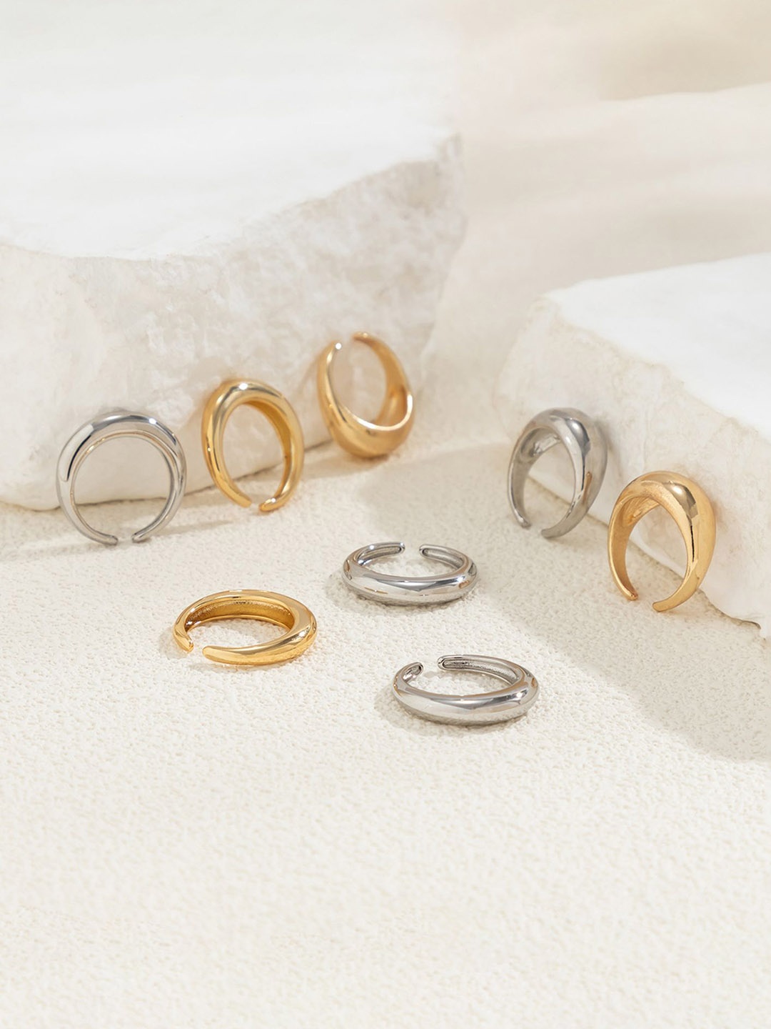 

LULU & SKY Set Of 8 Dome Adjustable Finger Rings, Gold