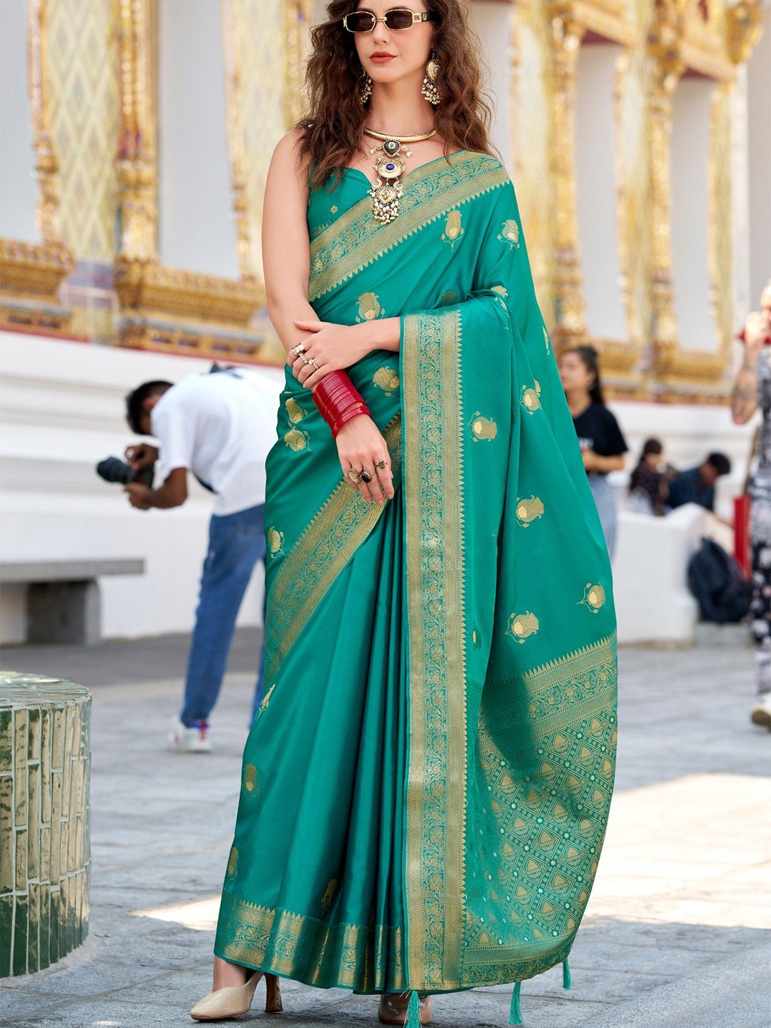 

MySilkLove Woven Design Zari Satin Saree, Green