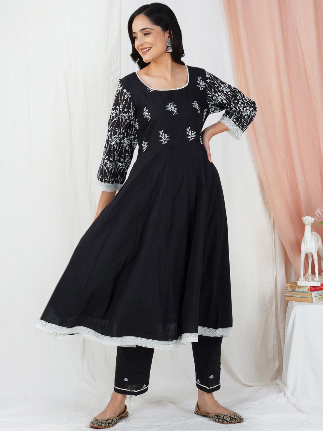 

zuri Women Embroidered Regular Pure Cotton Kurta with Trousers, Black