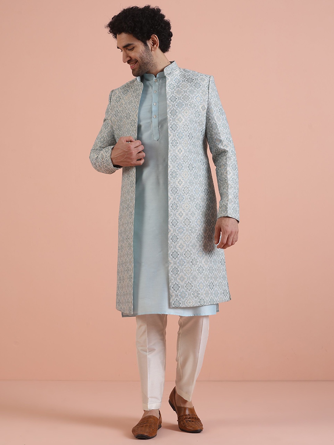 

KISAH Men Self Design Geometric Mandarin Collar Indowestern Sherwani Set, Blue