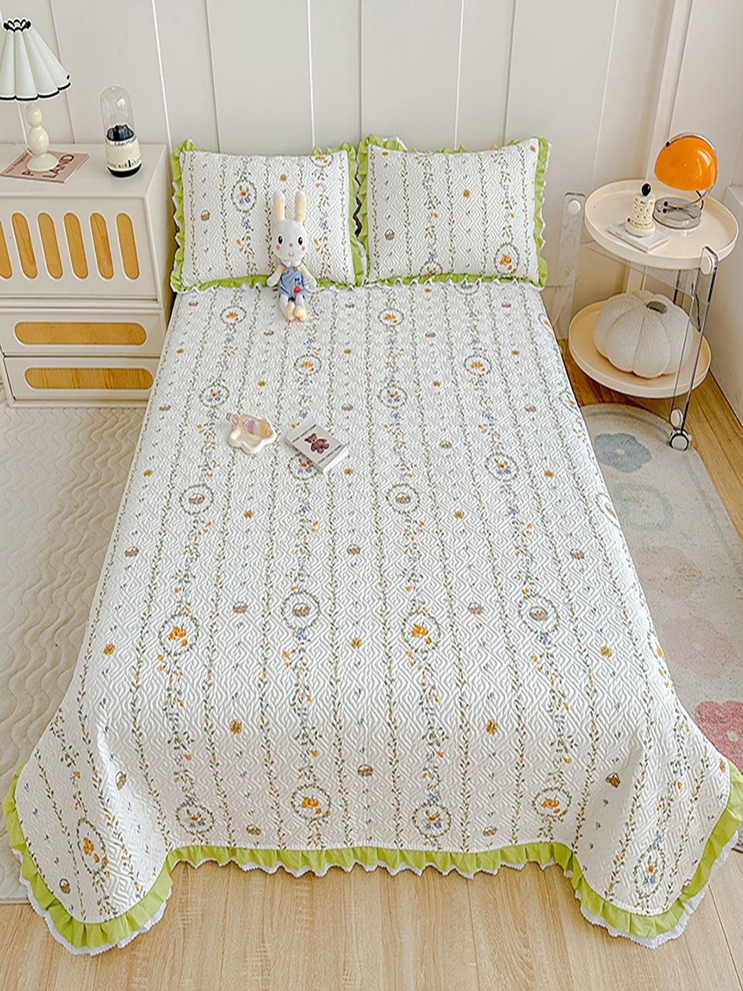 

JC HOME Green & White Printed Cotton Double King Bed & Pillow Cover