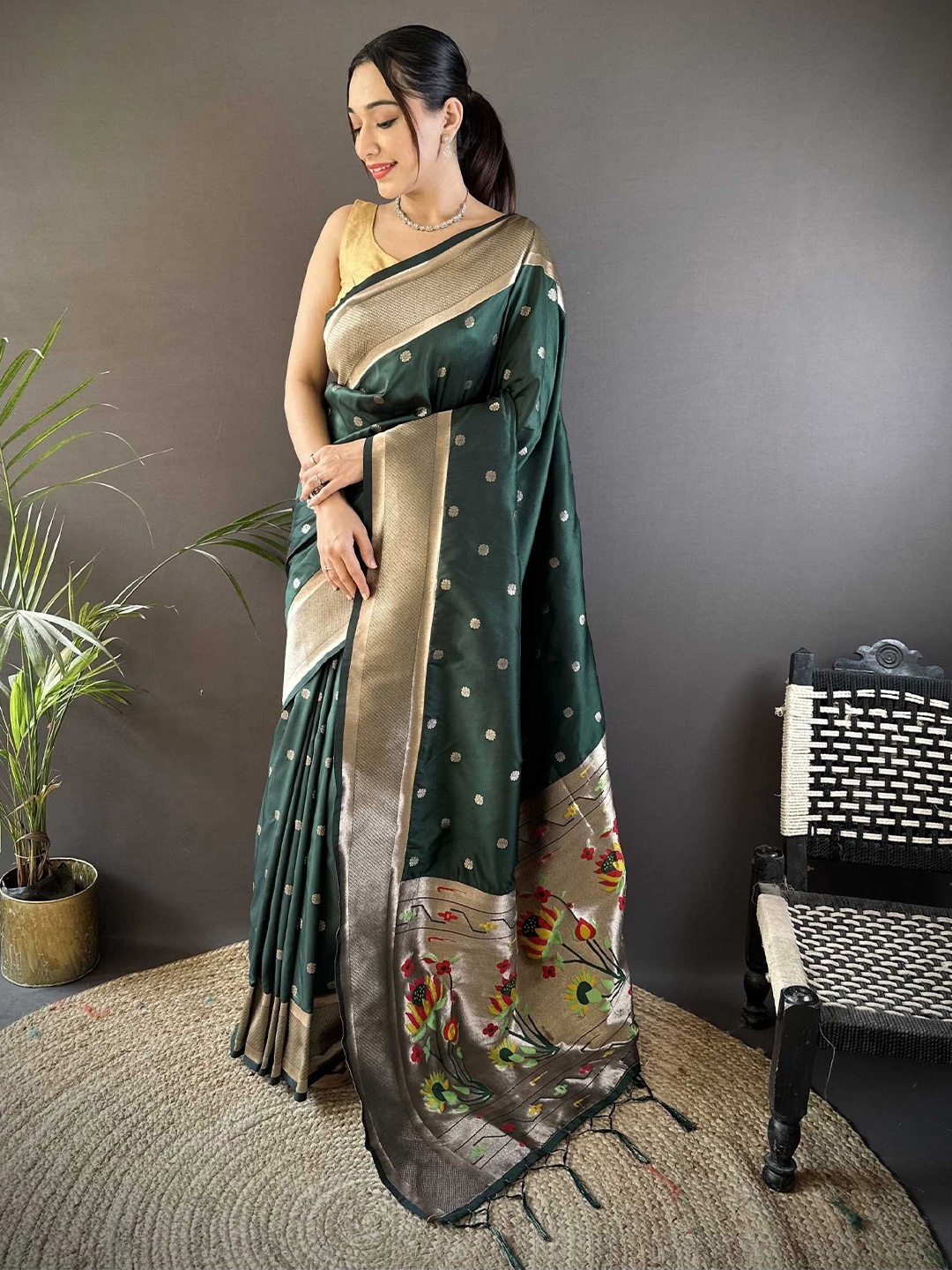 

LeeliPeeri Designer Floral Zari Silk Blend Paithani Saree, Green