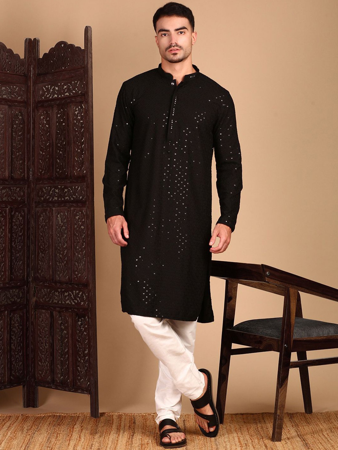 

House of Pataudi Shimmering Sequin Exquisite Chikankari Kurta With Sequin, Black