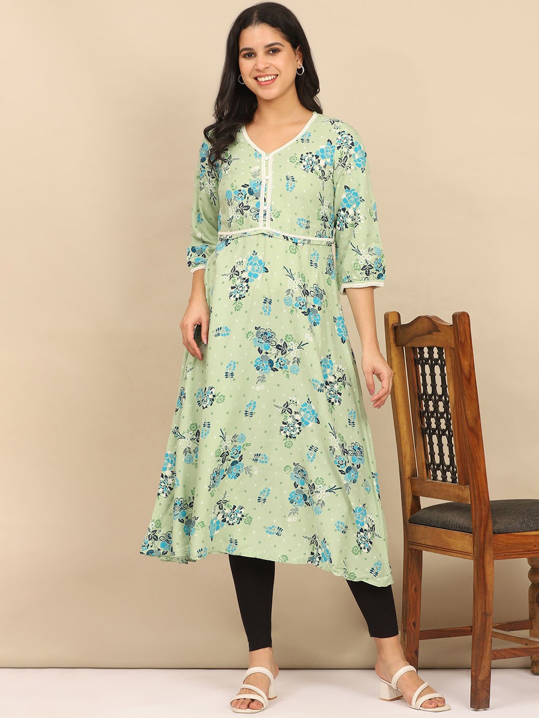 

AURELIA Women Floral Printed Regular Kurta, Green