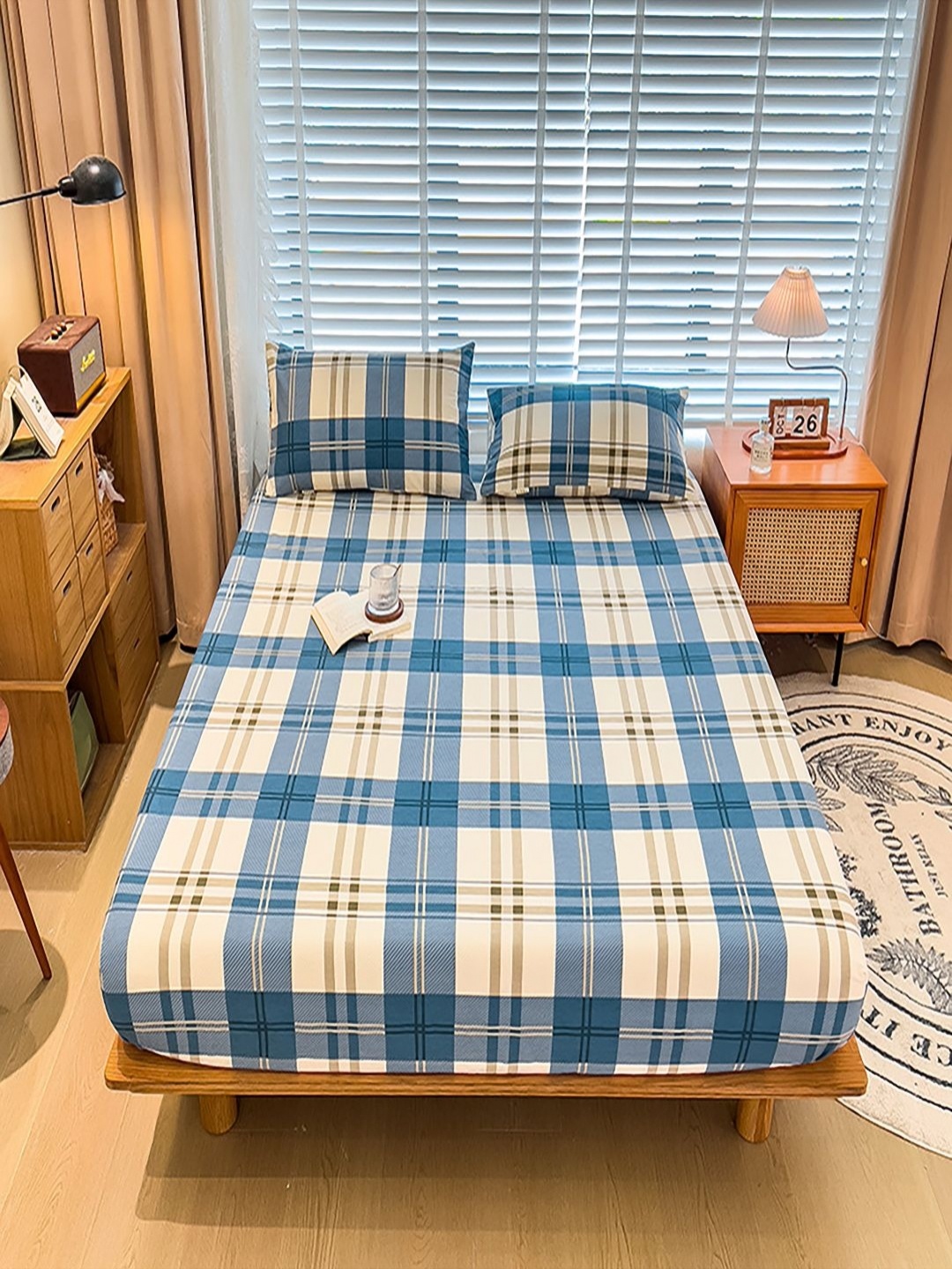 

JC HOME Cream-Coloured & Blue Geometric 220 TC King Bedsheet with 2 Pillow Covers