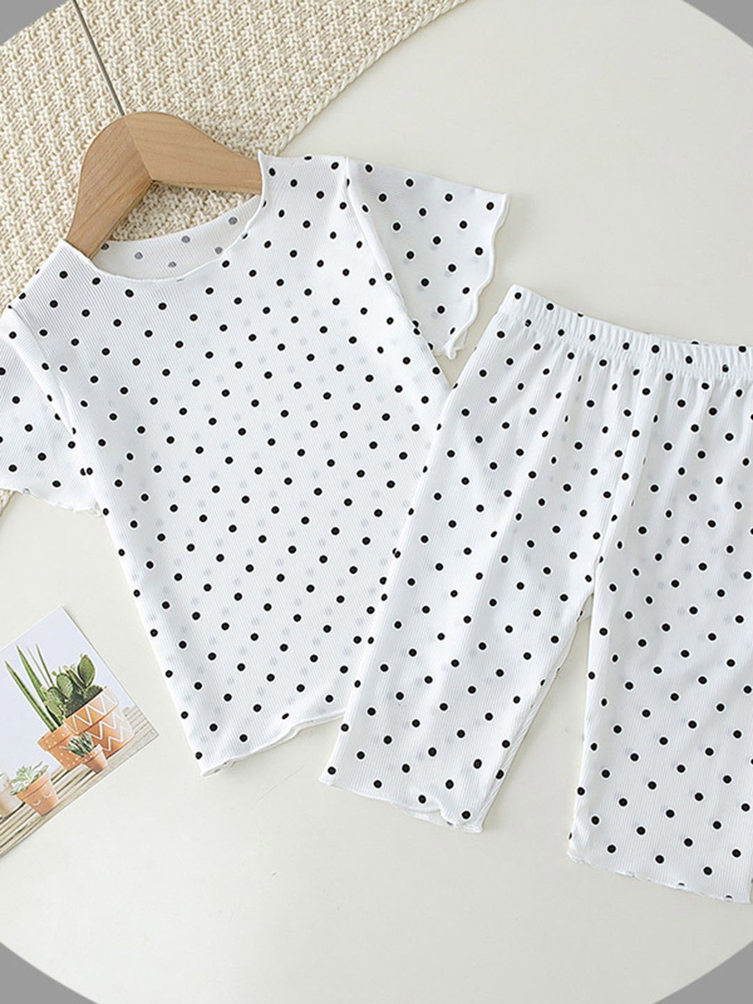 

YK Girls Printed T-shirt with Capris, White
