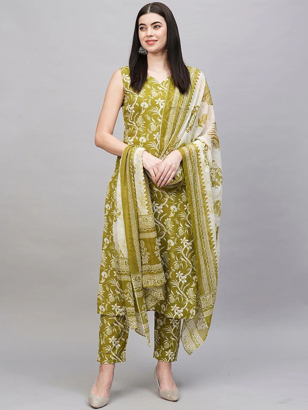 

PMD Fashion Women Floral Printed Regular Kurta with Trousers & With Dupatta, Green