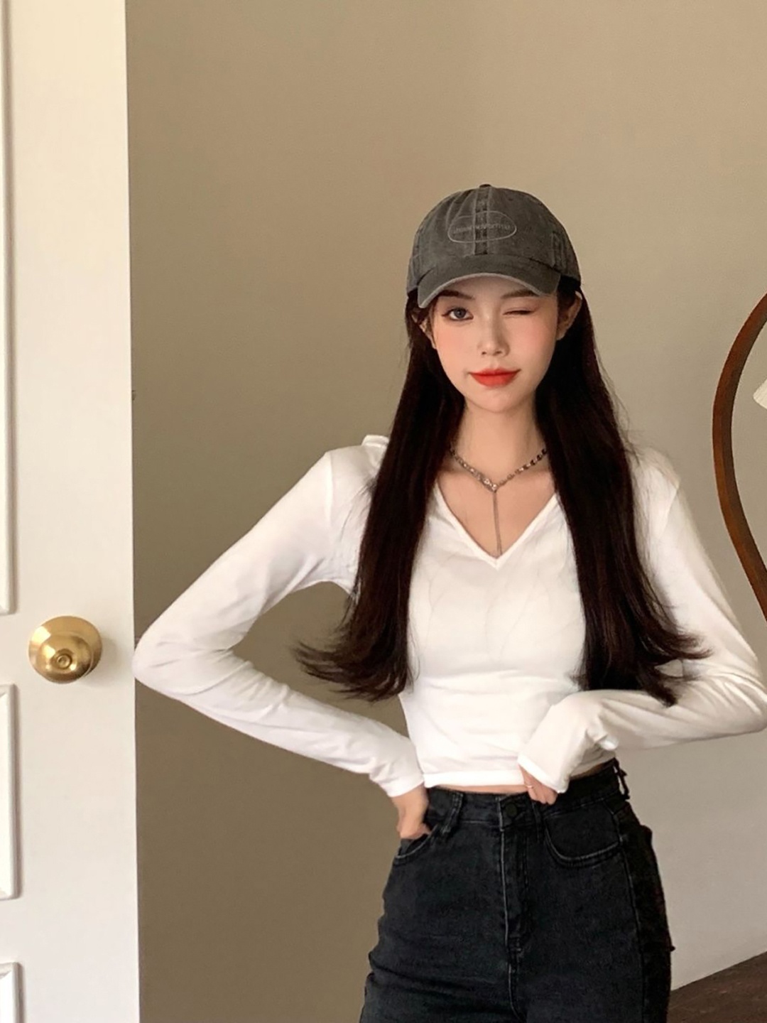 

StyleCast x Revolte V-Neck Fitted Crop Top, White