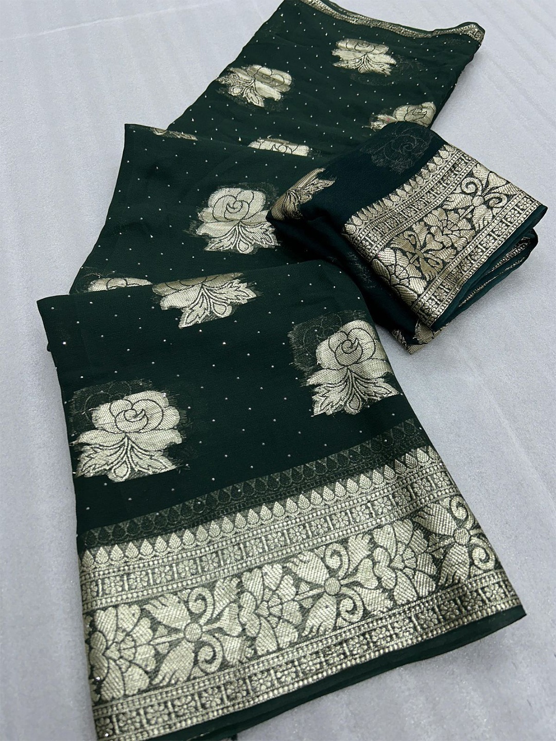 

PAYAL CREATION Woven Design Zari Pure Georgette Saree, Green
