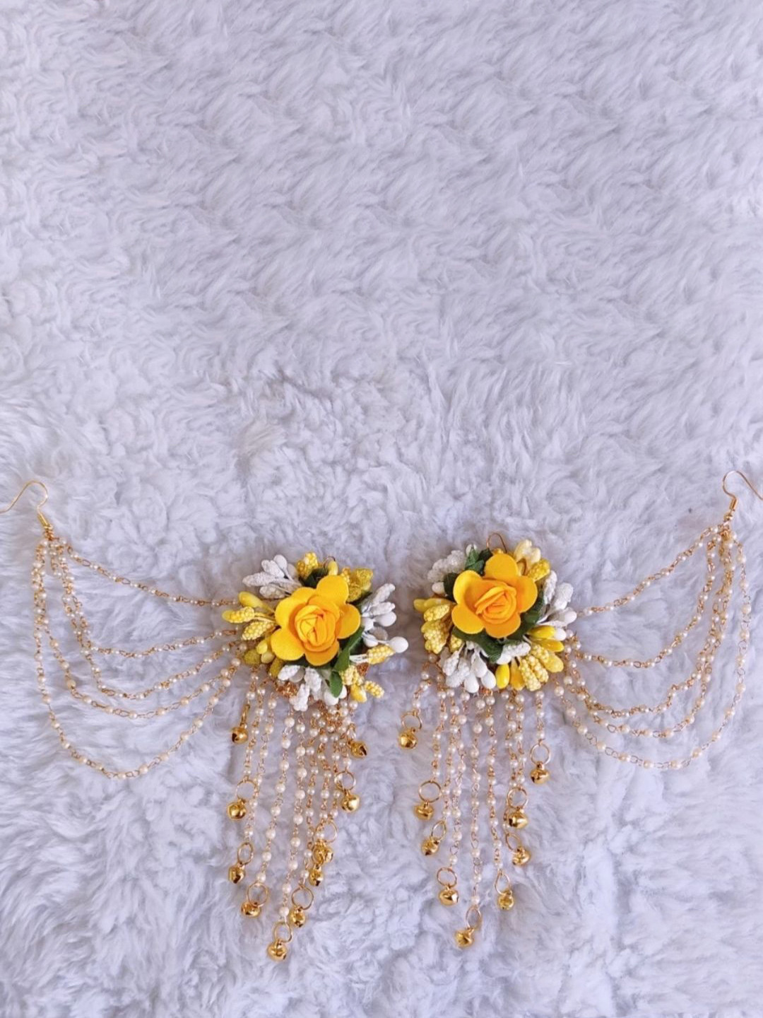 

BALIKA VADHU Blooming Elegance & Beaded Flower Jewellery Set, Gold