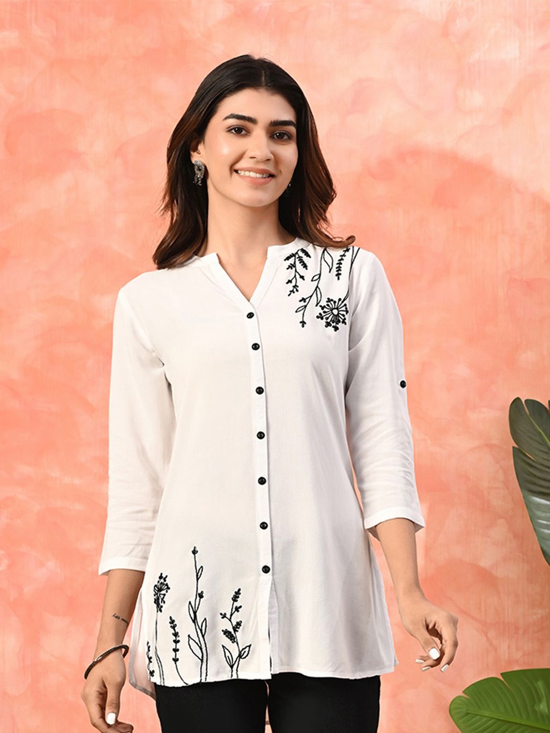 

Sangria Embroidered Three Quarter Sleeve Tunic, White