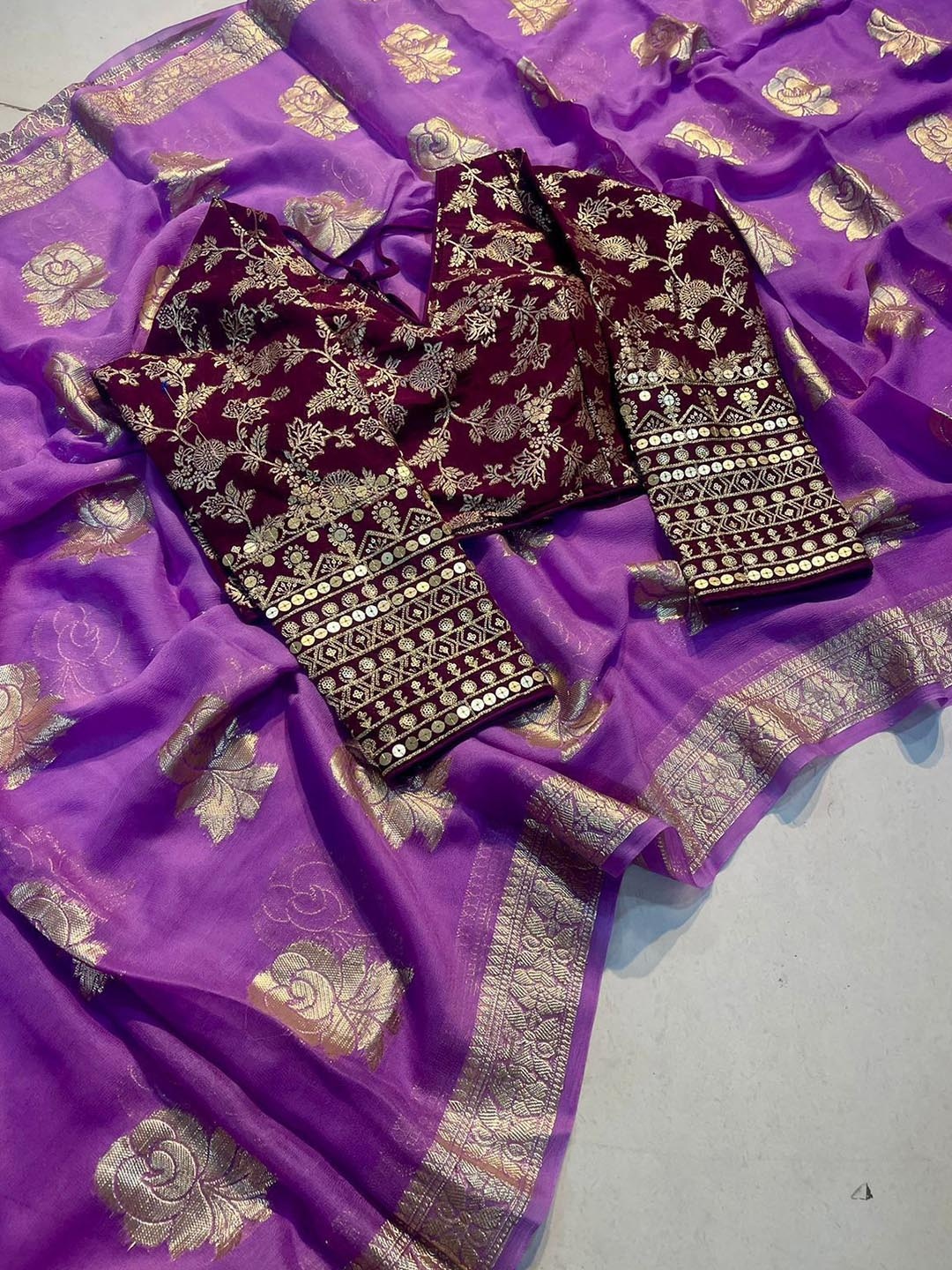 

PAYAL CREATION Floral Zari Pure Georgette Saree, Purple