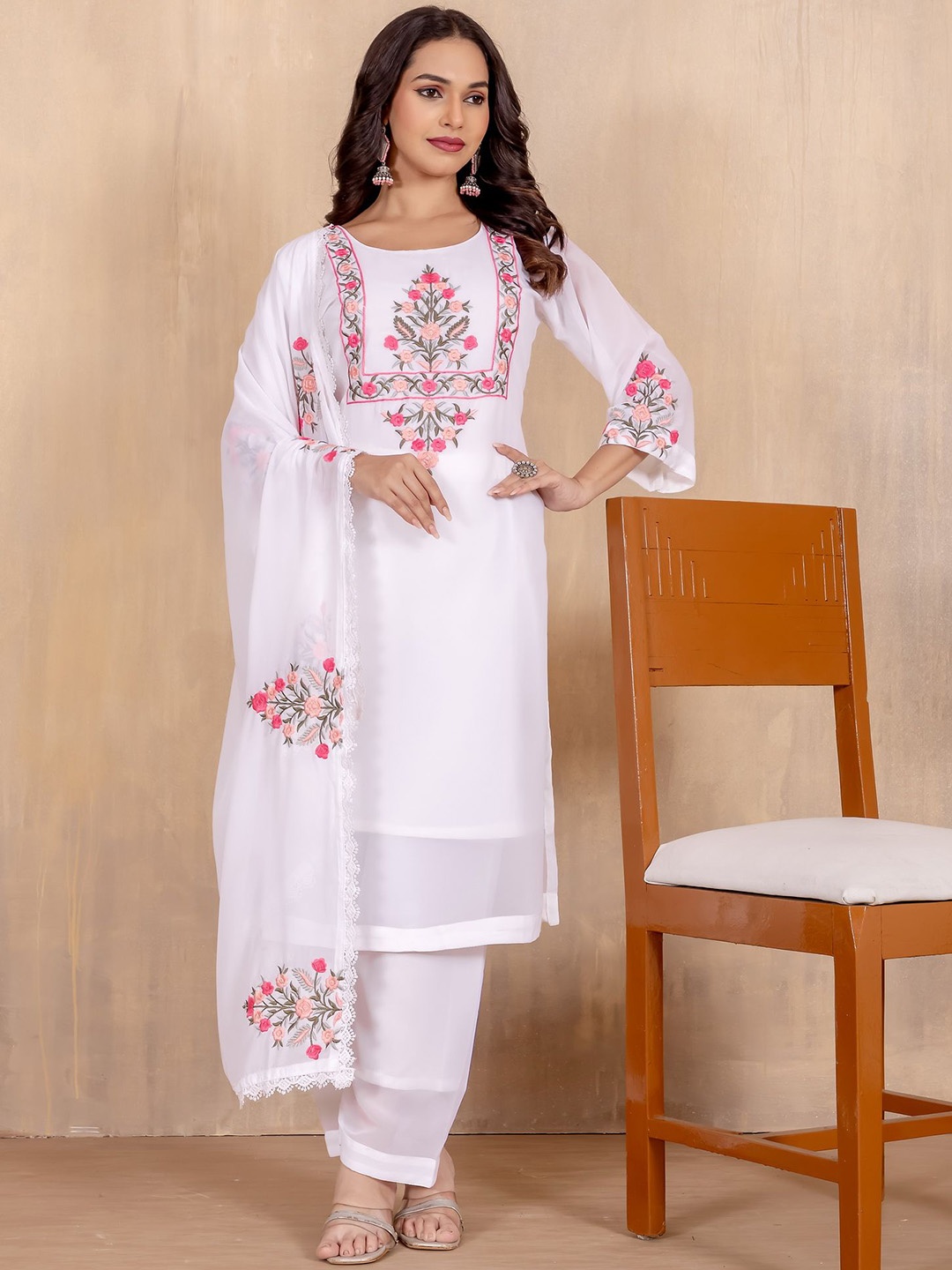 

Ekta Textiles Women Paisley Embroidered Regular Thread Work Kurti with Pyjamas & With Dupatta, White