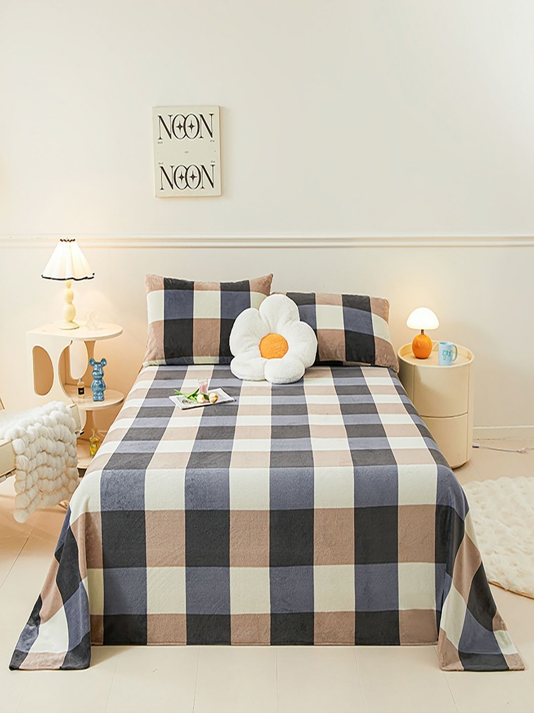 

JC HOME Black & Yellow Geometric 150 TC King Bedsheet with 2 Pillow Covers