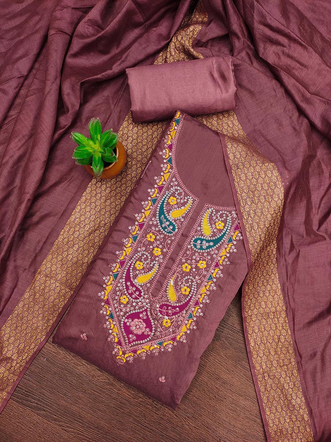 

SHADOW & SAINING Embroidered Unstitched Dress Material, Purple