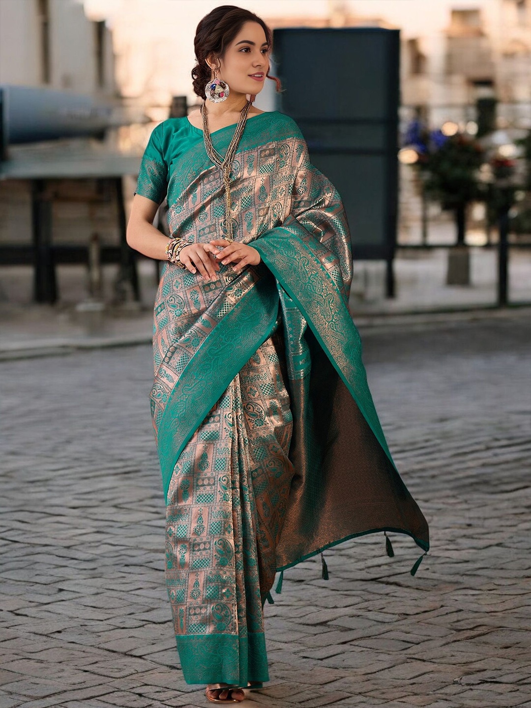 

Mitera Woven Design Zari Silk Blend Handloom Banarasi Saree, Turquoise blue