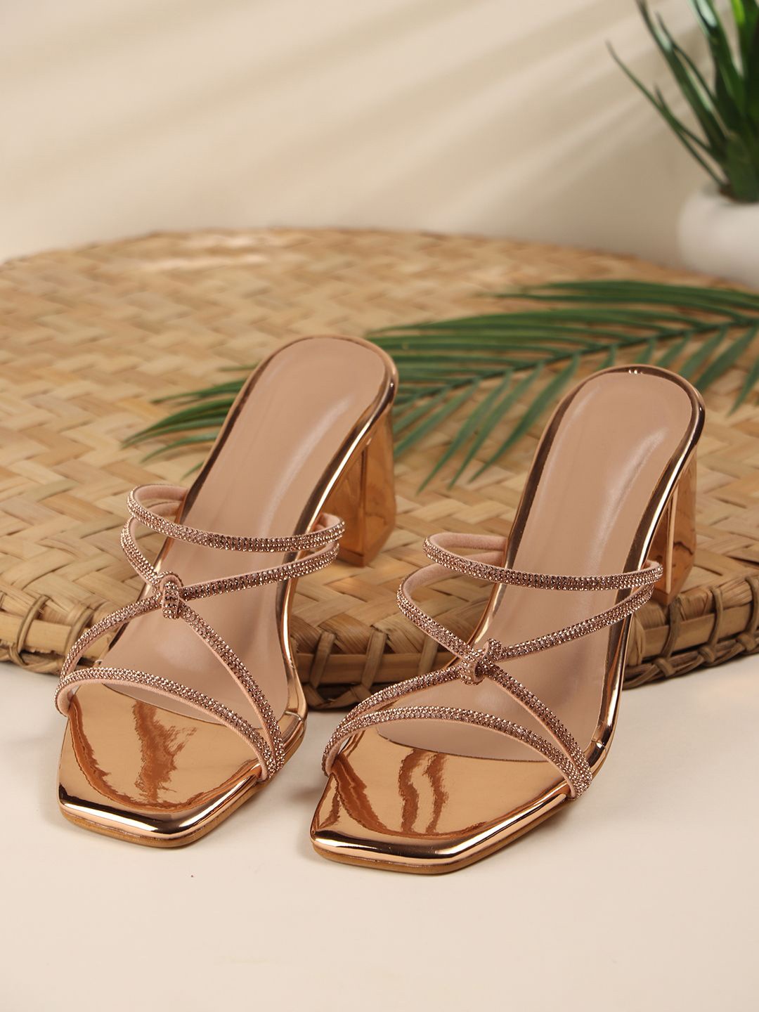 

DressBerry Party Block Sandals with Buckles, Rose gold