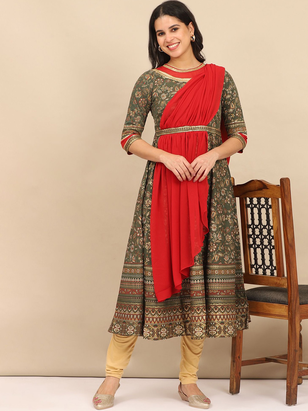 

AURELIA Women Floral Printed Regular Kurta, Green
