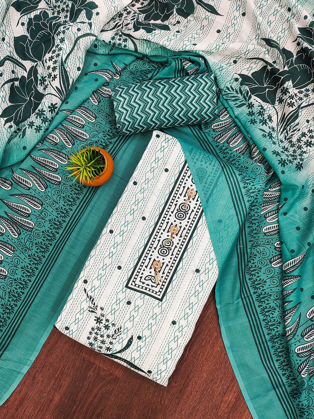 

SHADOW & SAINING Printed Pure Cotton Unstitched Dress Material, Green