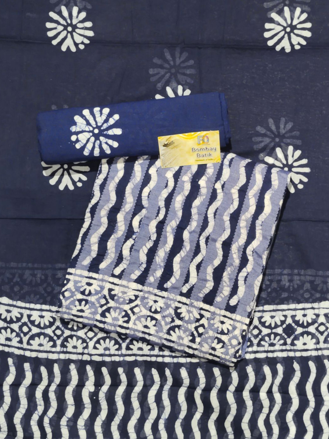 

Farooq Dyeing Printed Pure Cotton Unstitched Dress Material, Navy blue