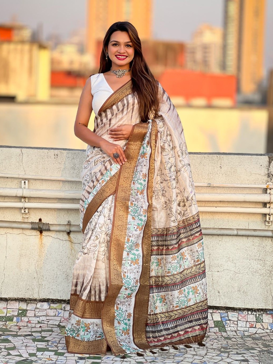 

LeeliPeeri Designer Floral Zari Chanderi Saree, White