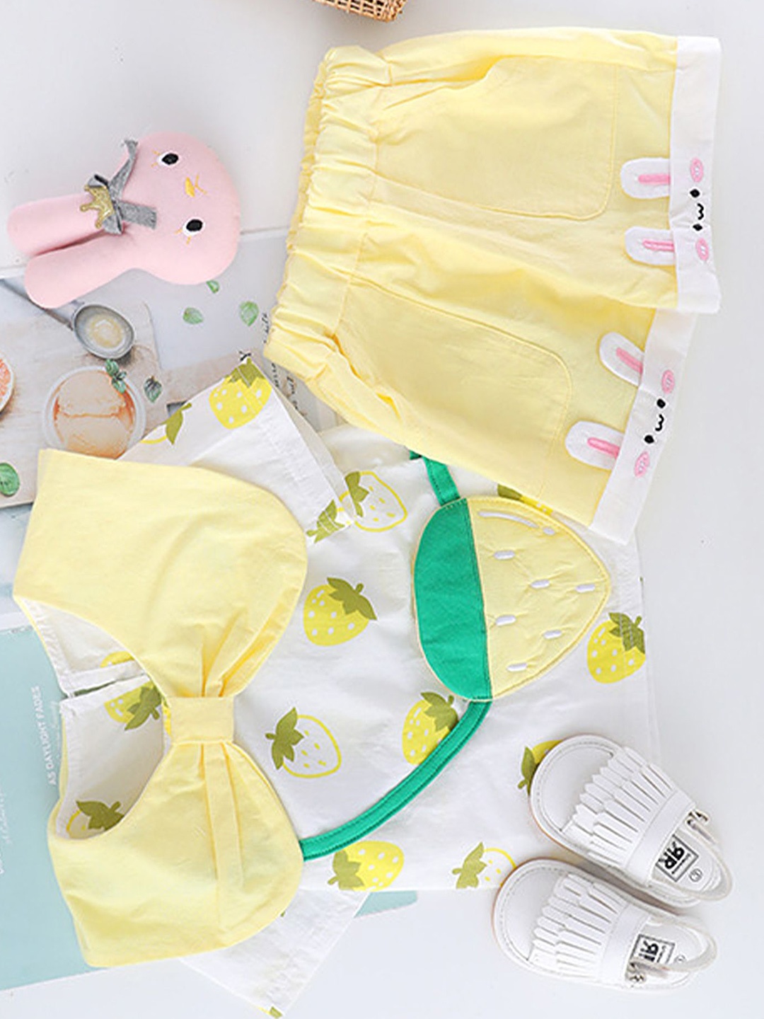 

LULU & SKY Girls Printed Top with Shorts, Yellow
