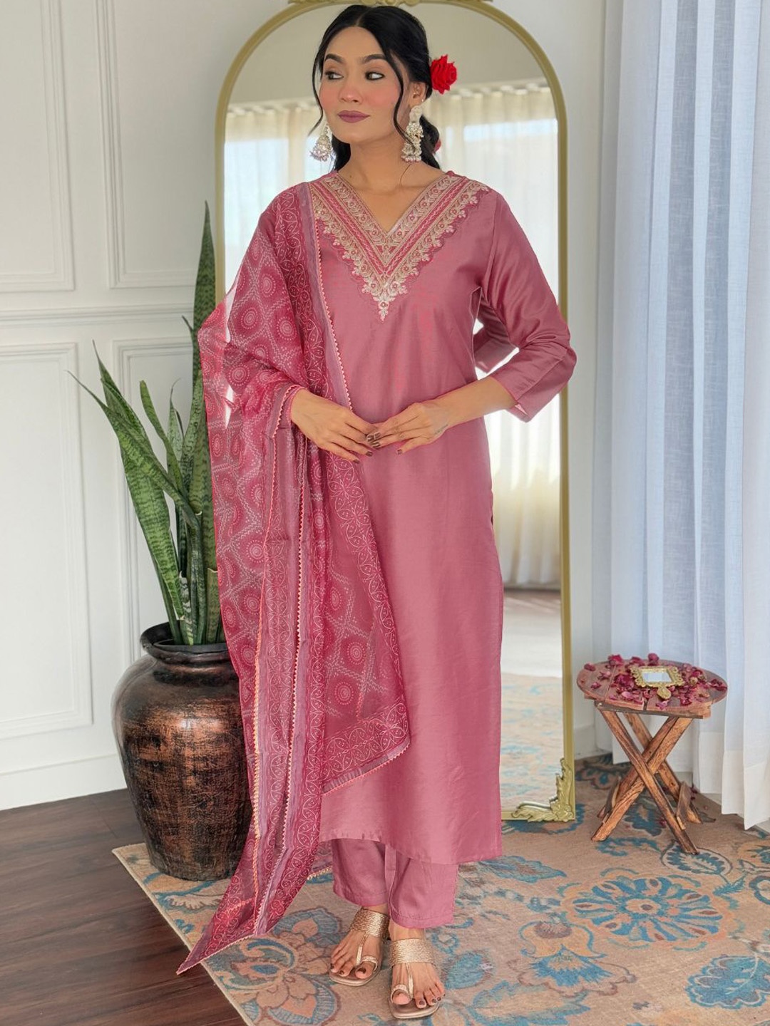 

Navlik Women Floral Embroidered Regular Thread Work Kurta with Trousers & With Dupatta, Pink
