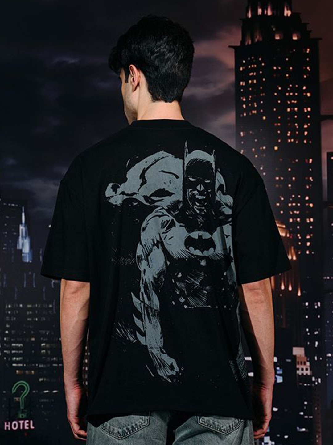 

Bonkers Corner Men Batman Printed Pockets T-shirt, Black