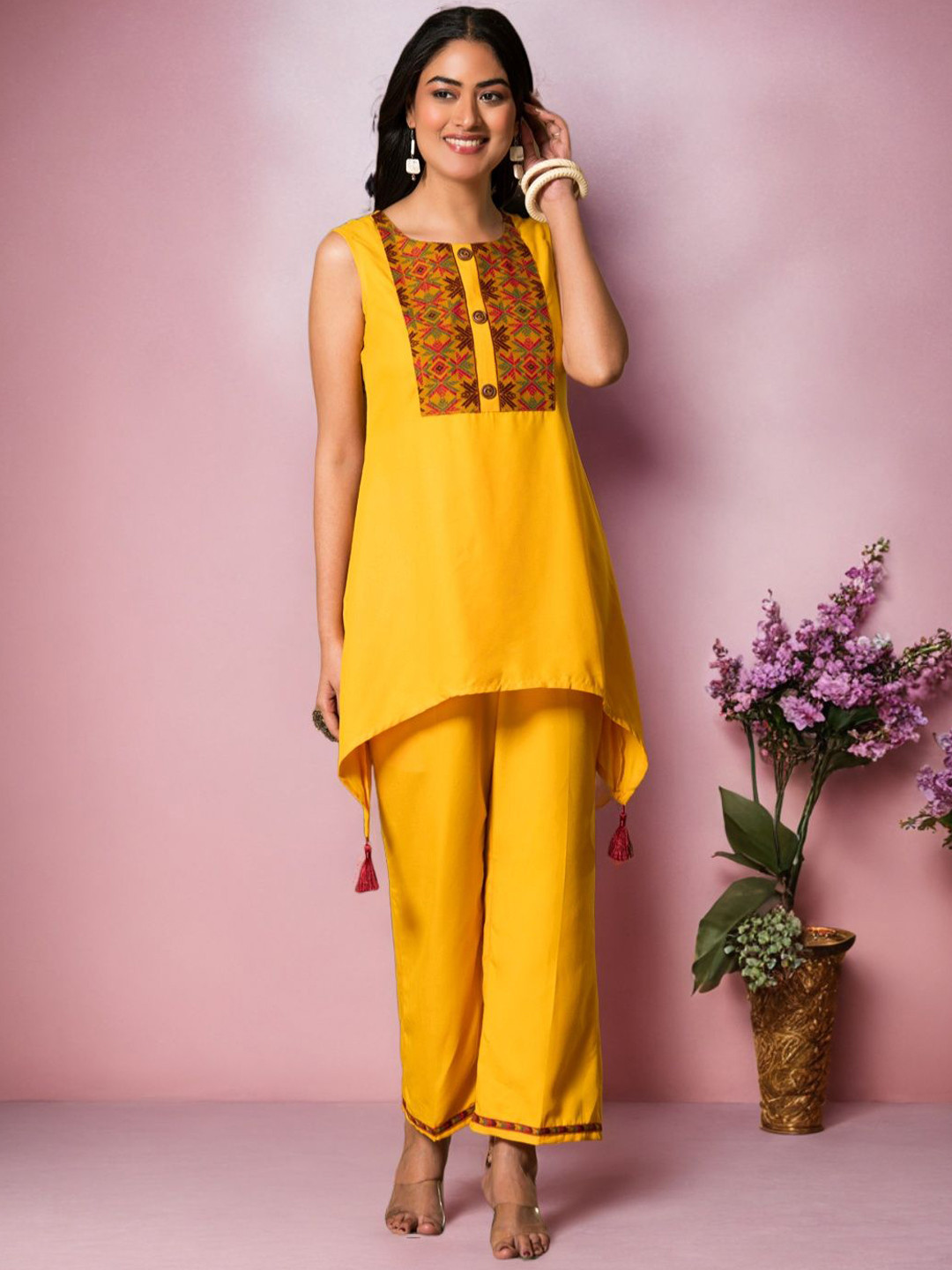 

SAHASIKA Printed Round Neck Tunic & Trousers Co-Ords, Yellow