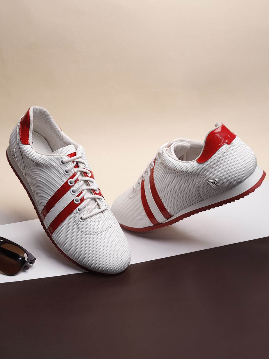

LOUIS STITCH Men Color Blocked Casual Sneaker with Auto Adjustable Elastic Laces, White
