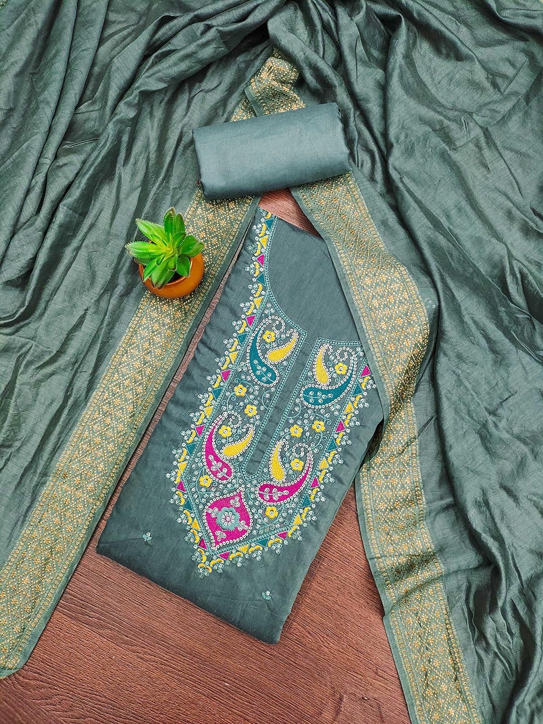 

SHADOW & SAINING Embroidered Unstitched Dress Material, Sea green