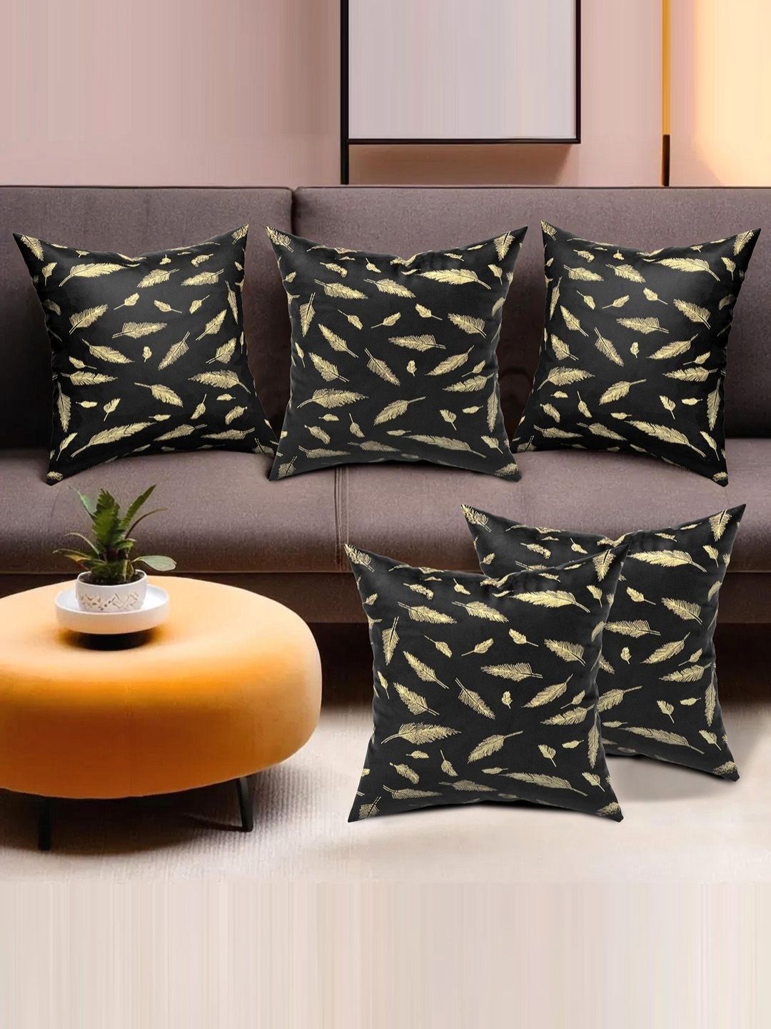 

Aura Black & Cream-Coloured Set of 5 Ethnic Motifs Velvet Square Cushion Covers