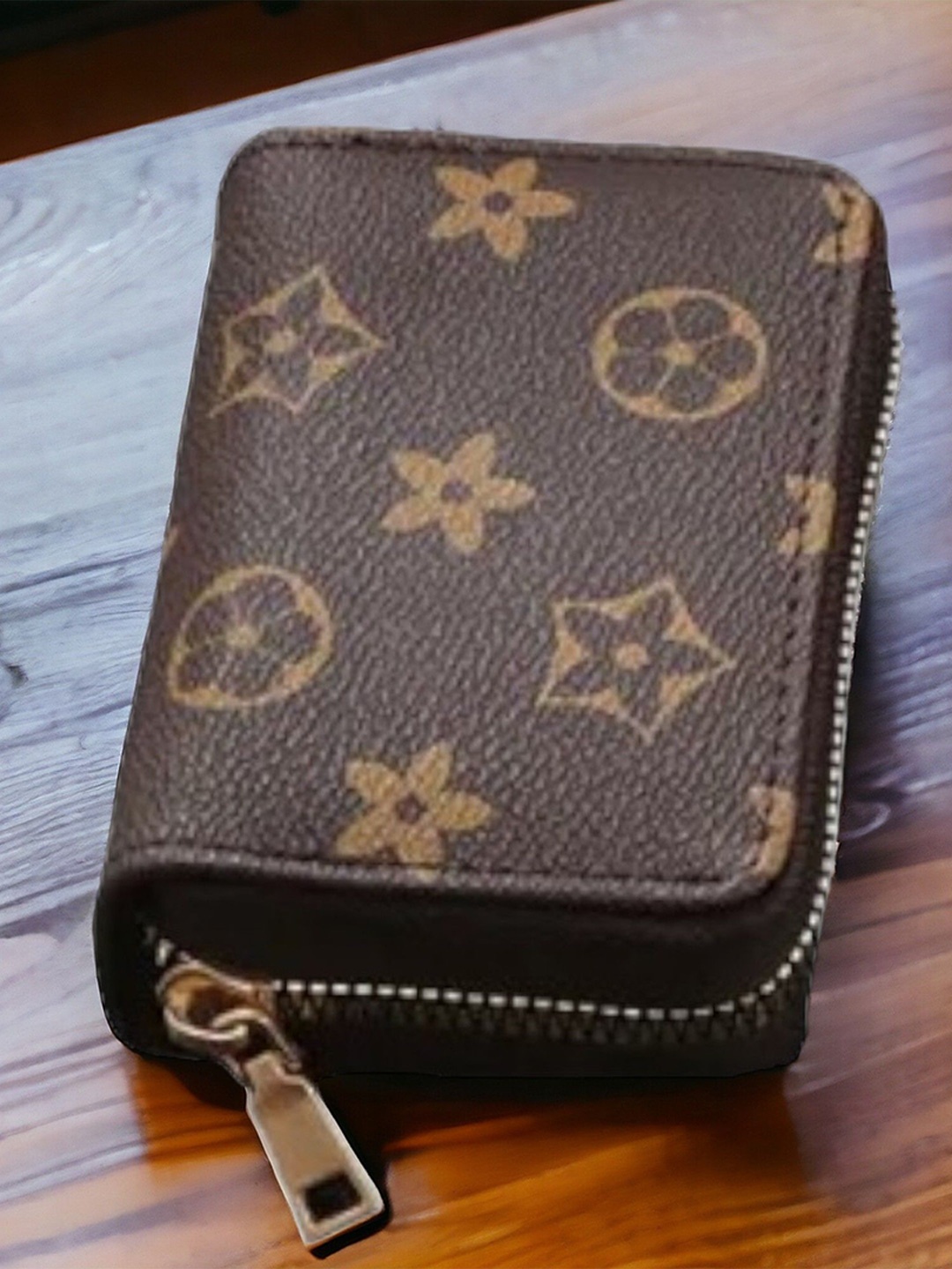 

WATCHSTAR Men Zip Detail Leather Card Holder, Brown