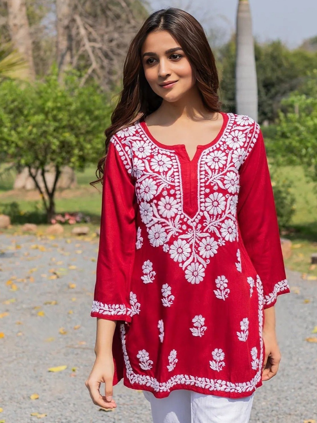 

Moda Rapido Embroidered Kurti, Red