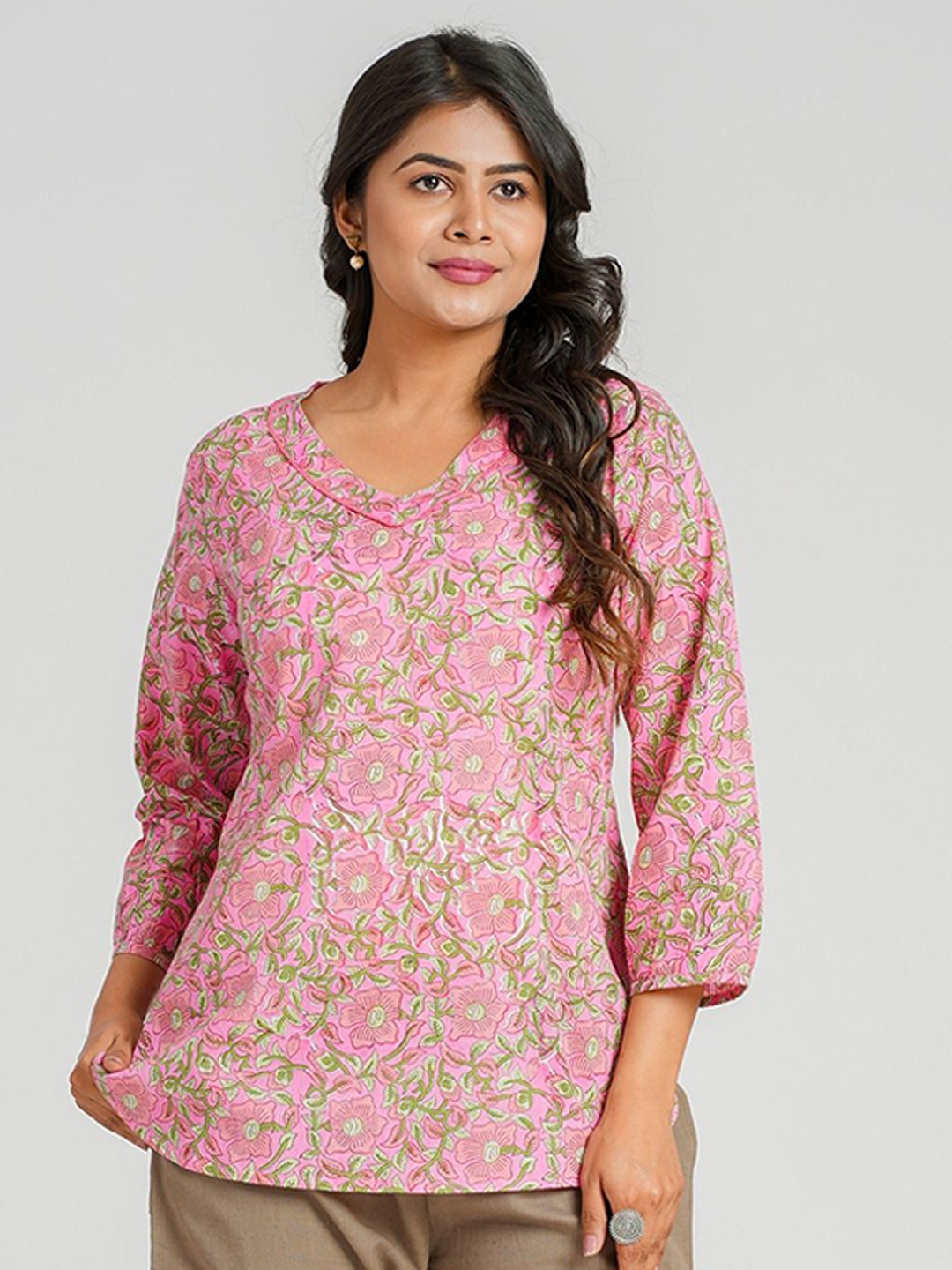 

Cotton Curio Floral Printed V-Neck Pure Cotton Kurti, Pink