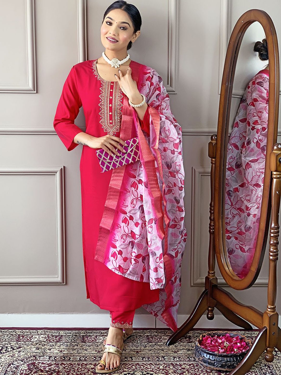 

Amrutam Fab Women Floral Embroidered Regular Thread Work Chanderi Silk Kurta with Palazzos & With Dupatta, Pink