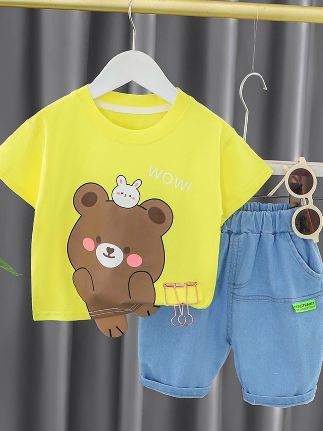 

LULU & SKY Unisex Kids Printed T-shirt with Shorts, Yellow