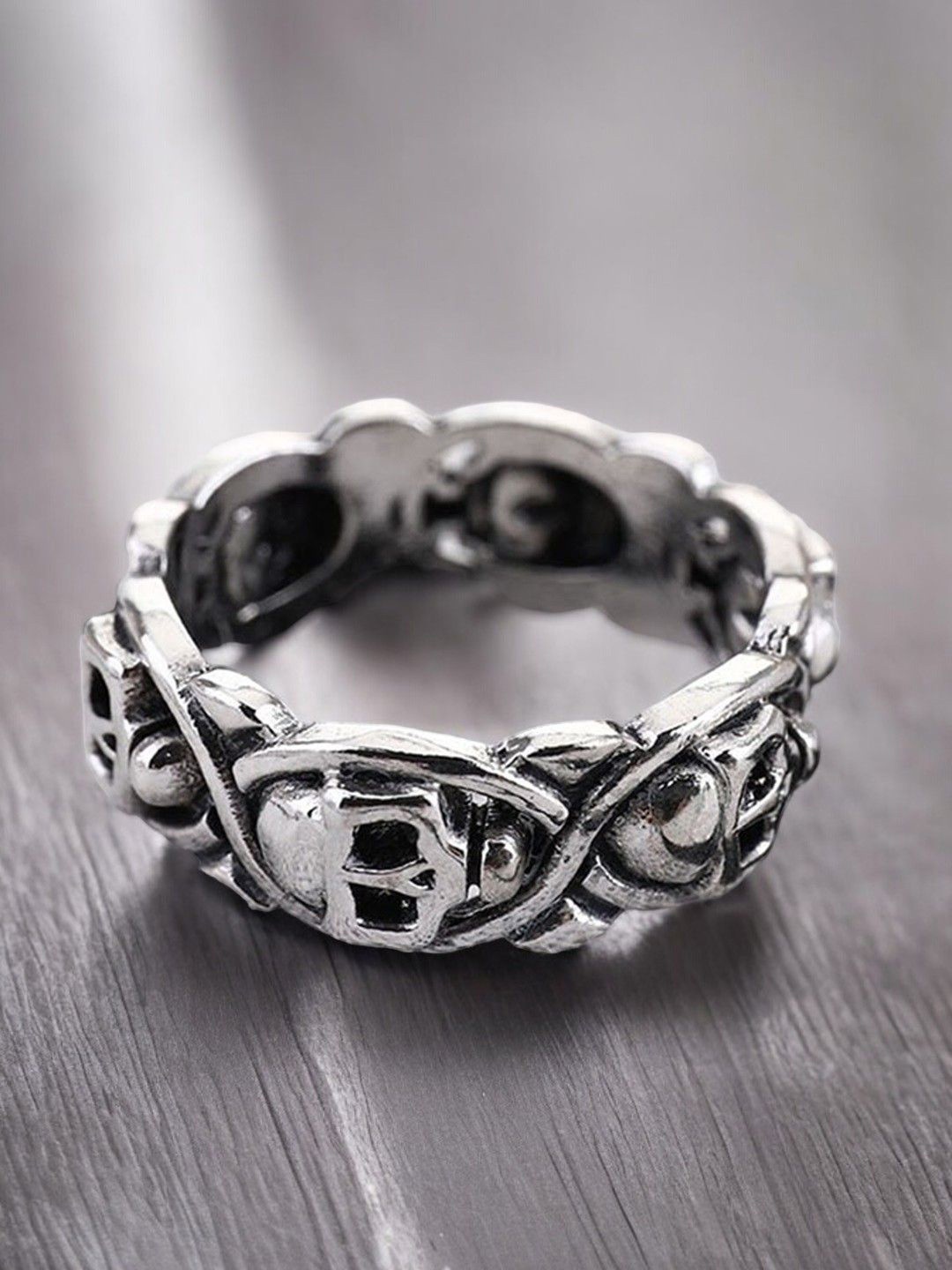 

The Roadster Lifestyle Co Men Vintage Gothic Skull Biker Band Fashion Ring, Silver