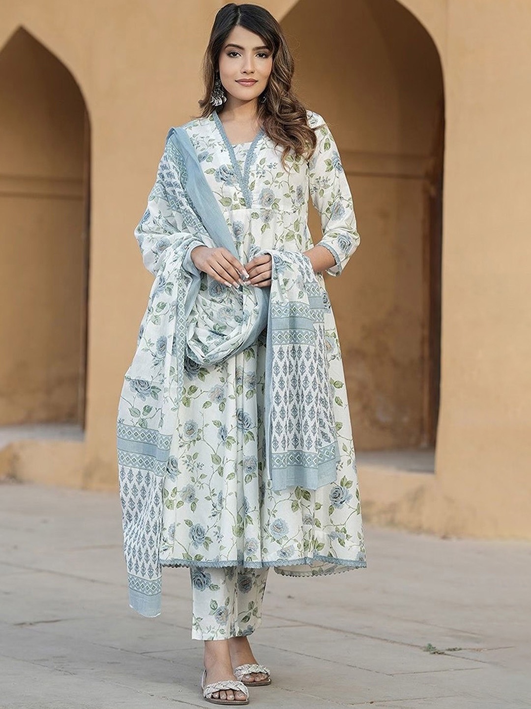 

Divyadham Textiles Women Paisley Printed Regular Thread Work Kurti with Pyjamas & With Dupatta, Turquoise blue